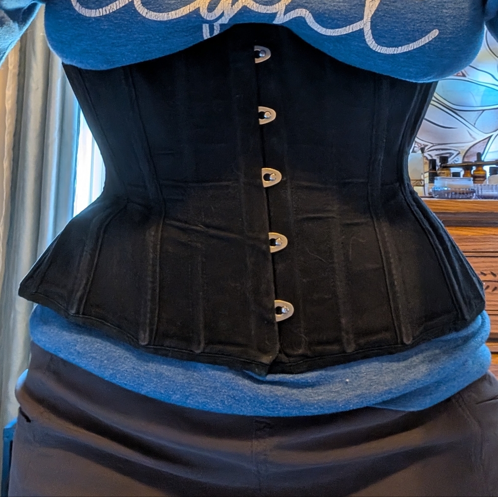 Corset size 28
